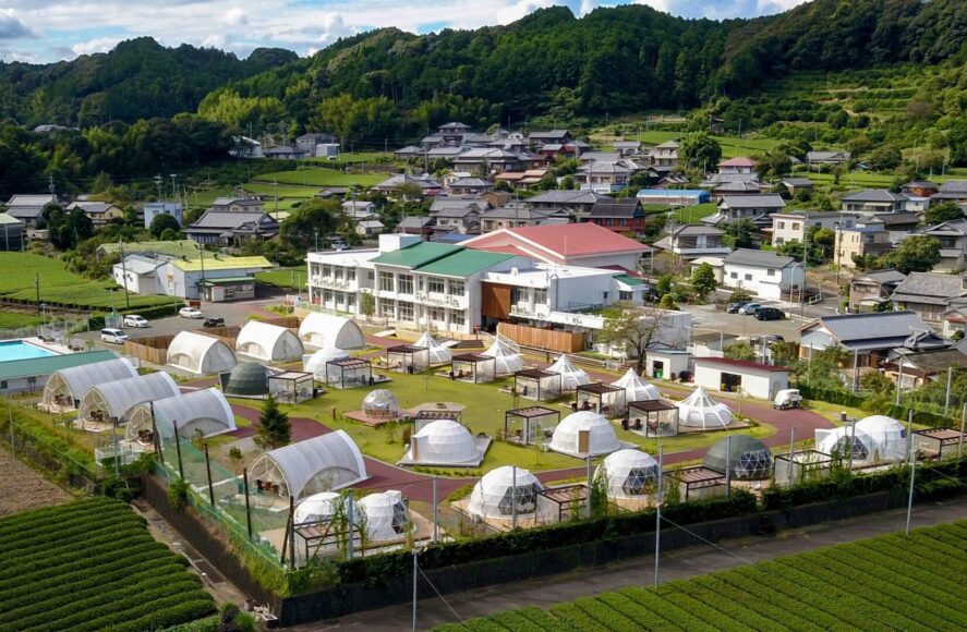 島田市湯日の旧小学校をまるごと使うグランピング
