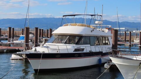 大阪北港マリーナ HULL