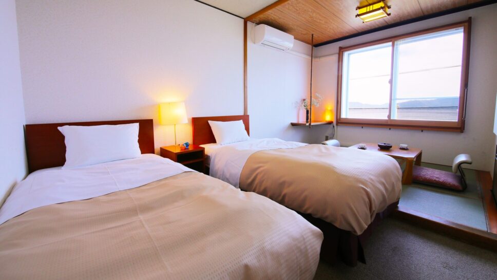 LAKE SIDE HOTEL みなとや