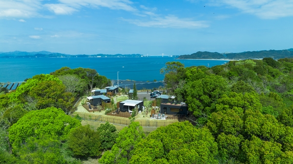 amarancia cottage hugging nature house